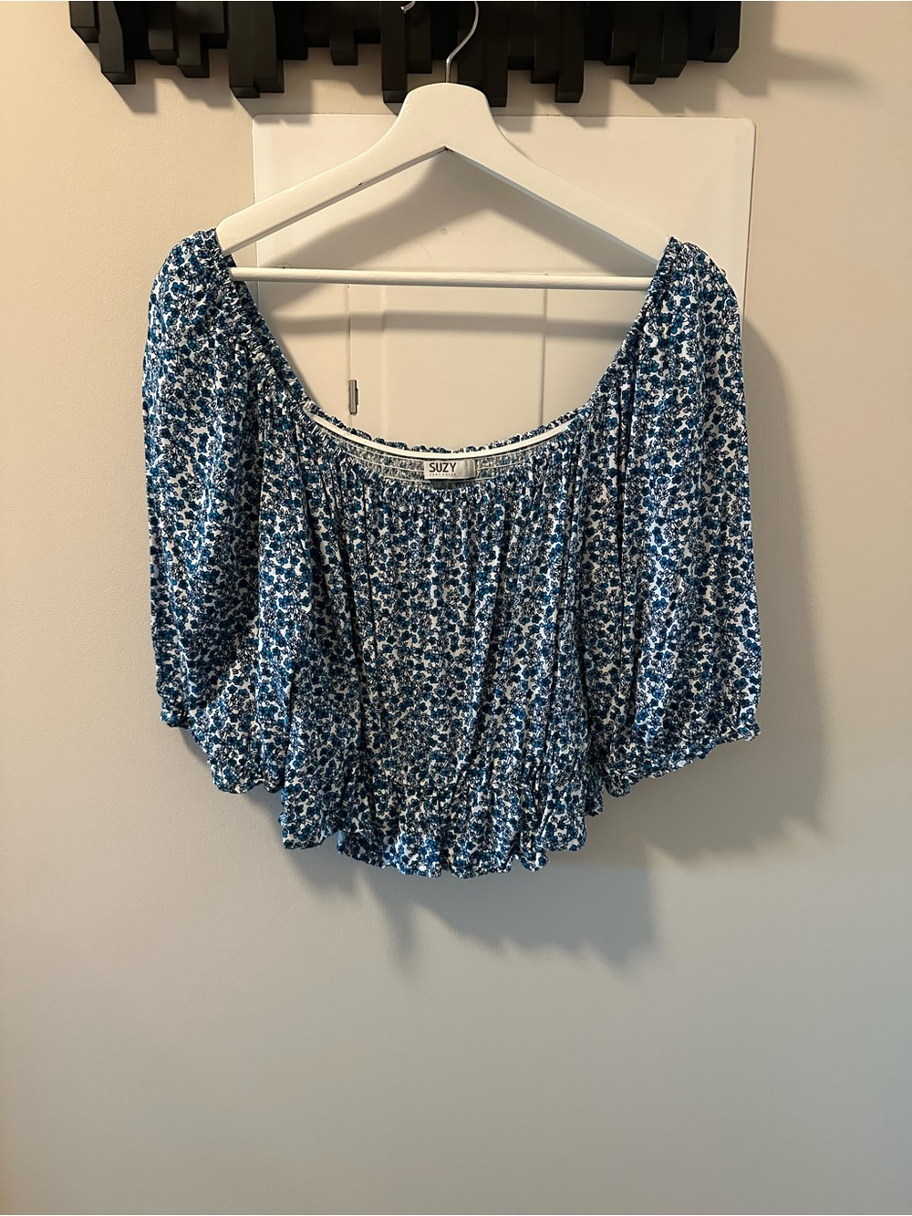 Suzy Shier Blue Floral Puff-Sleeve Crop Top